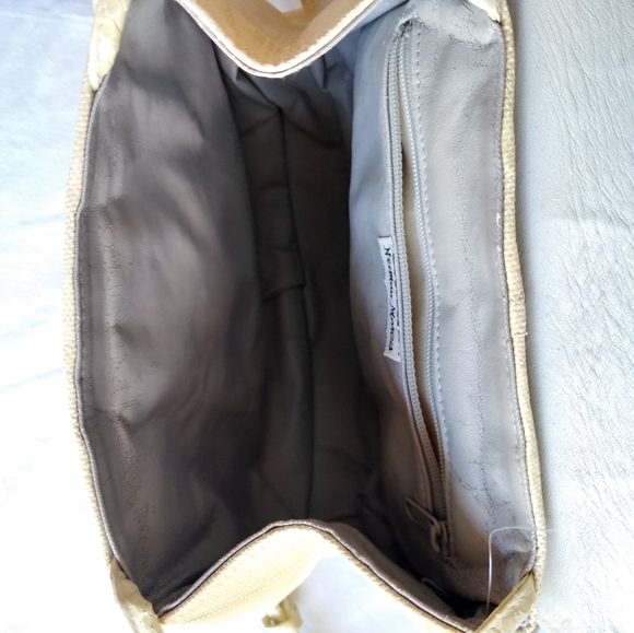 Neiman Marcus Vintage Cream crossbody purse - Picture 4 of 8